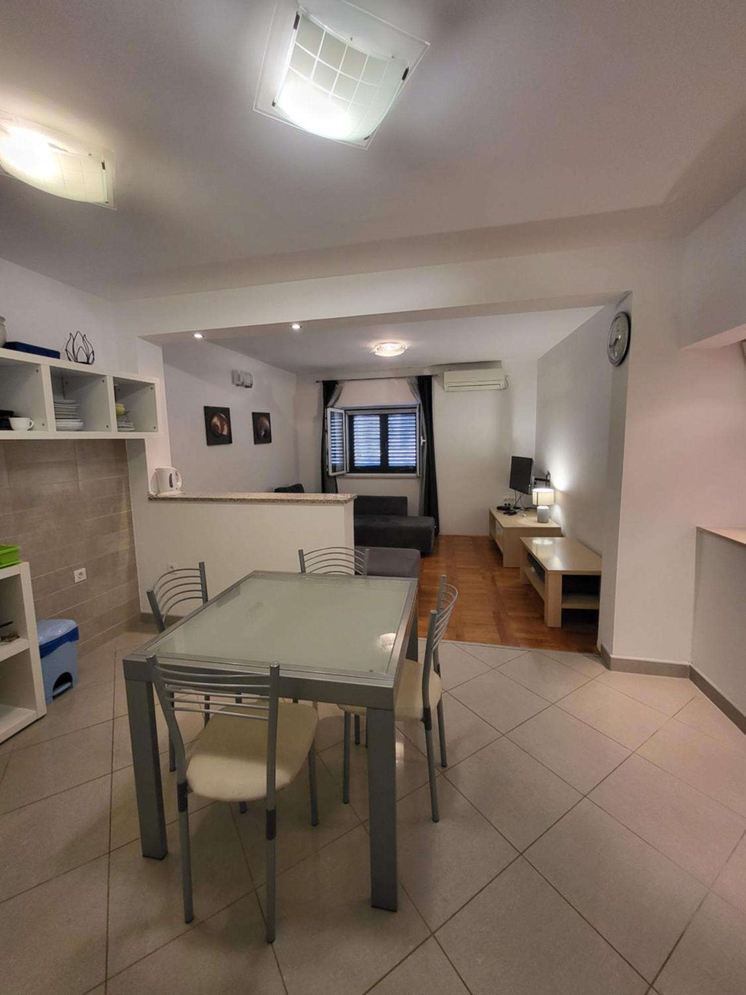 Guest Accomodation Zura สกราดิน ภายนอก รูปภาพ