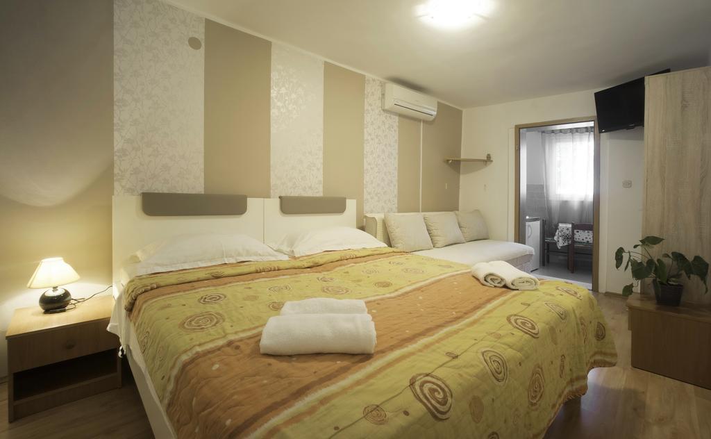 Guest Accomodation Zura สกราดิน ภายนอก รูปภาพ