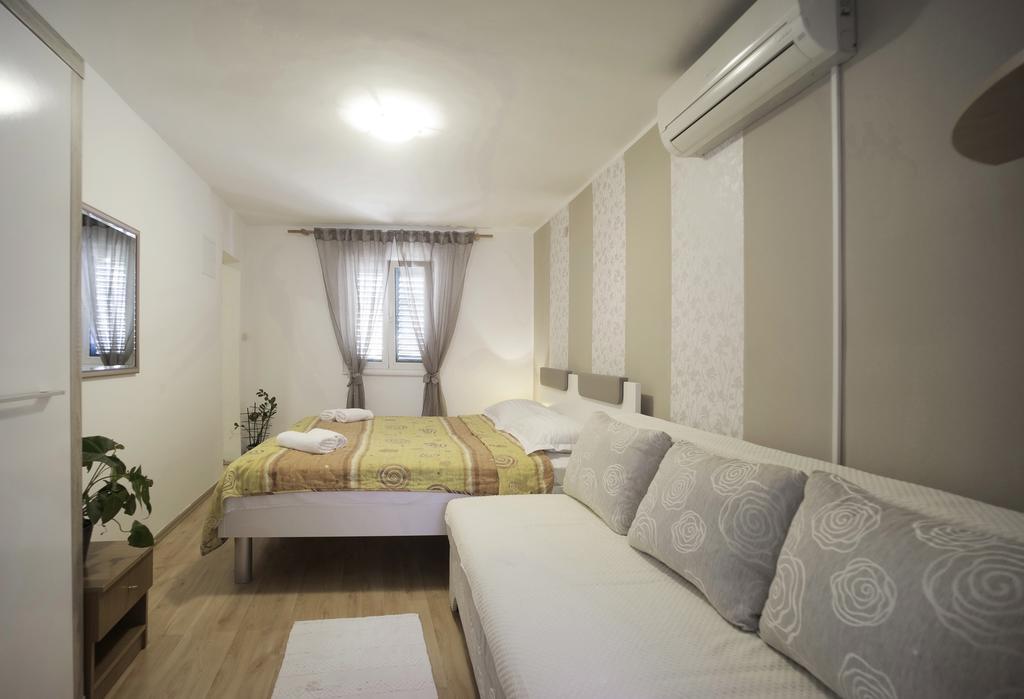Guest Accomodation Zura สกราดิน ภายนอก รูปภาพ